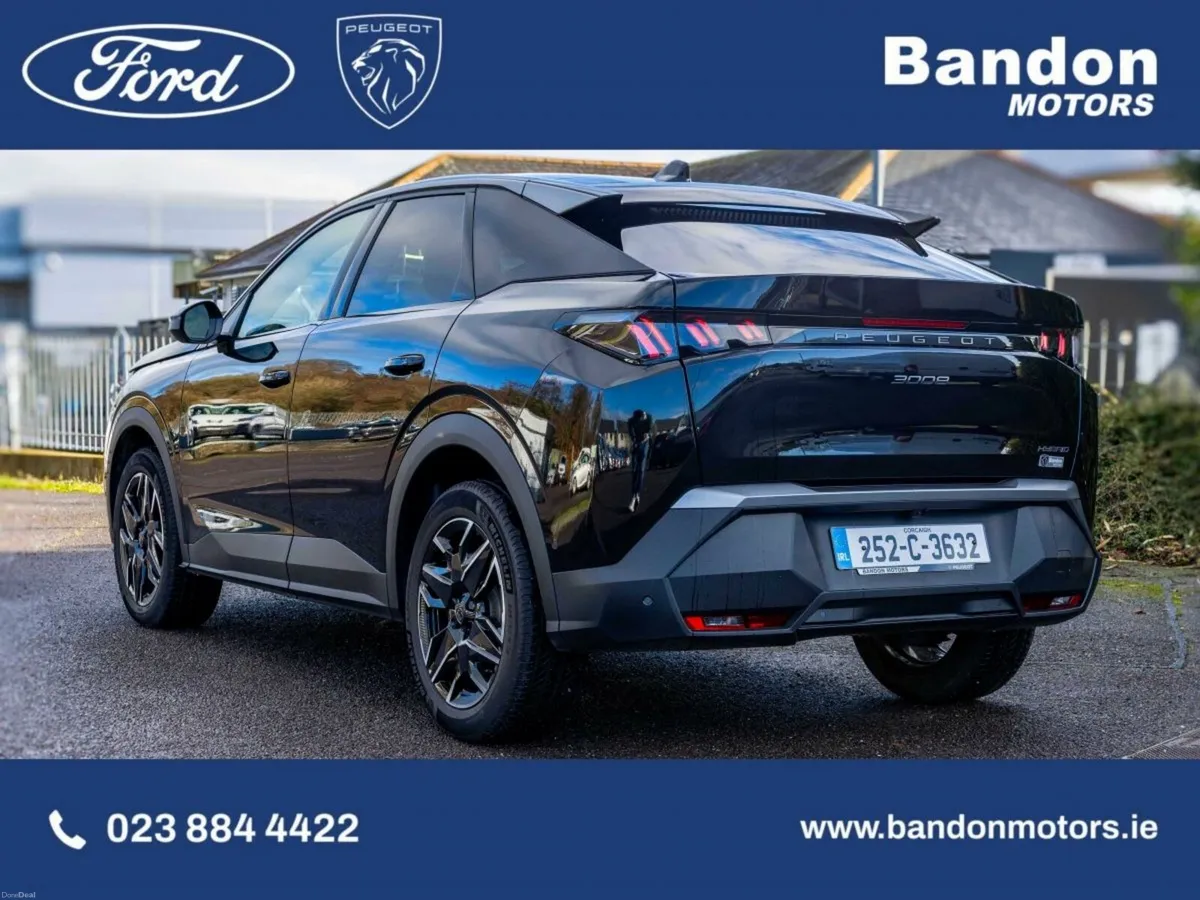 Peugeot 3008 2025 Peugeot 3008 Black 1.2 MHEV Pure - Image 2