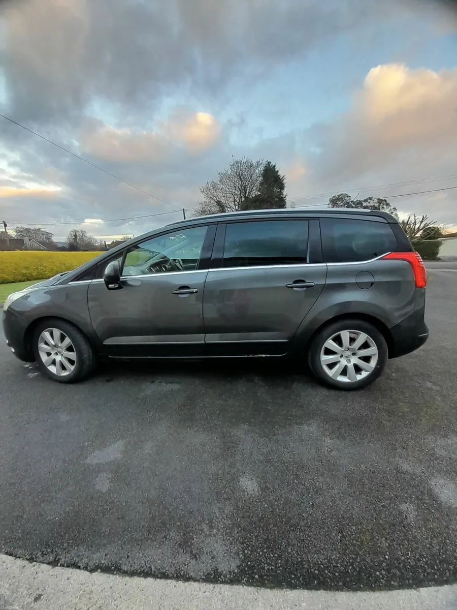 Peugeot 5008 2013 - Image 1