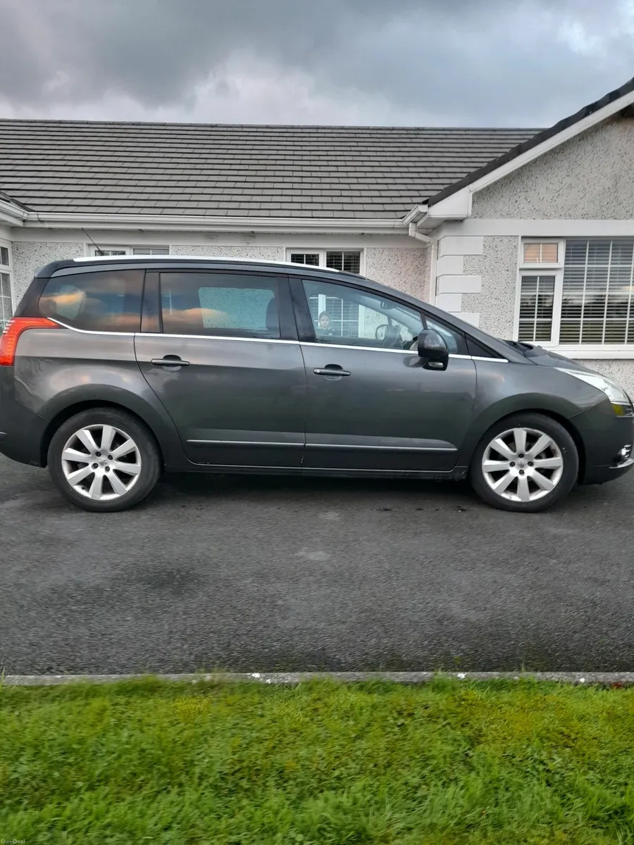 Peugeot 5008 2013 - Image 4