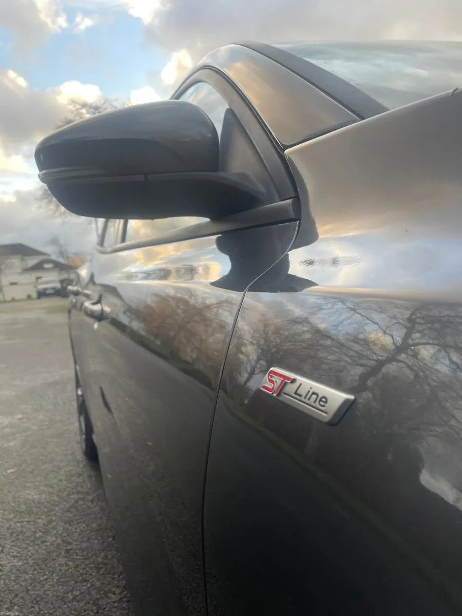 Ford Focus 2020 - Image 2