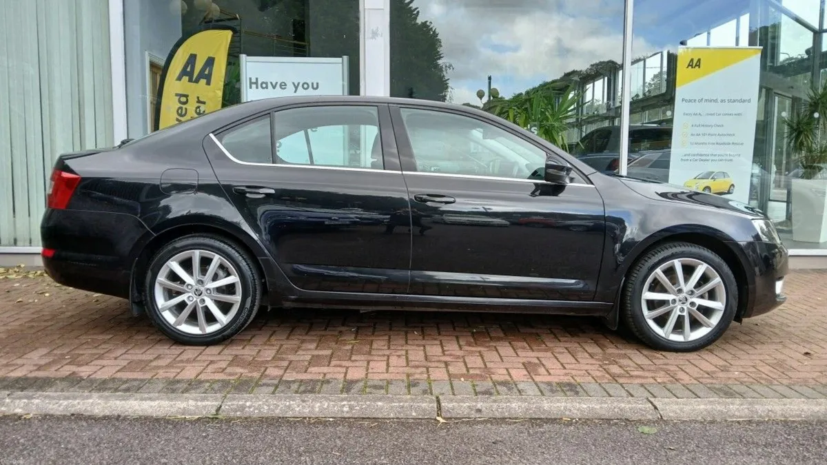 Skoda Octavia STYLE 1.6TDI 110HP, Black met, 2 own - Image 4