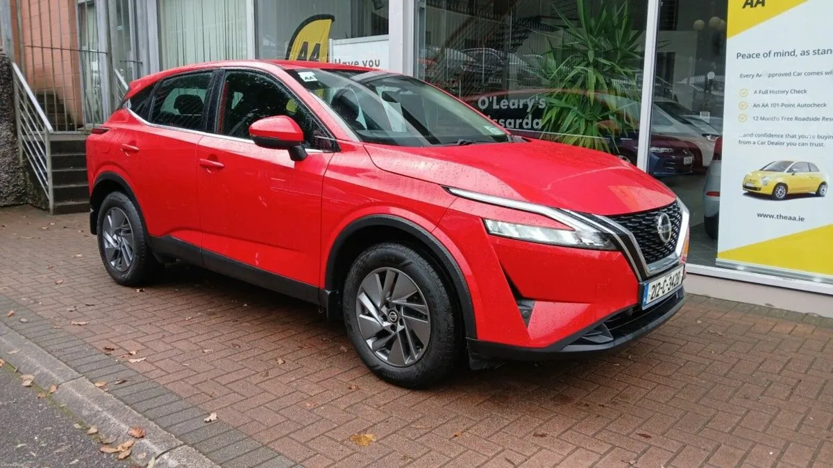 Nissan Qashqai 1.3 PET MILD HYBRID SV, RED, FSH,34 - Image 1