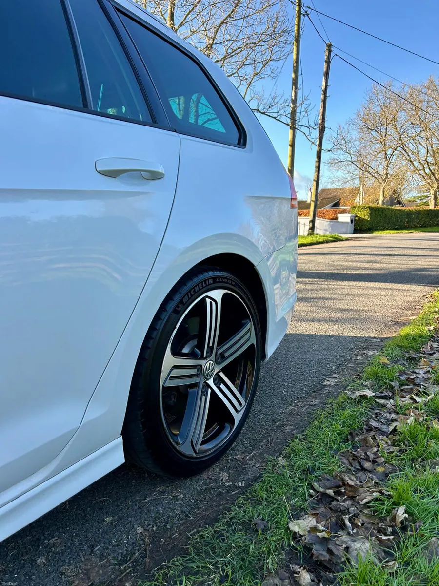 Volkswagen Golf R Wagon - Image 3