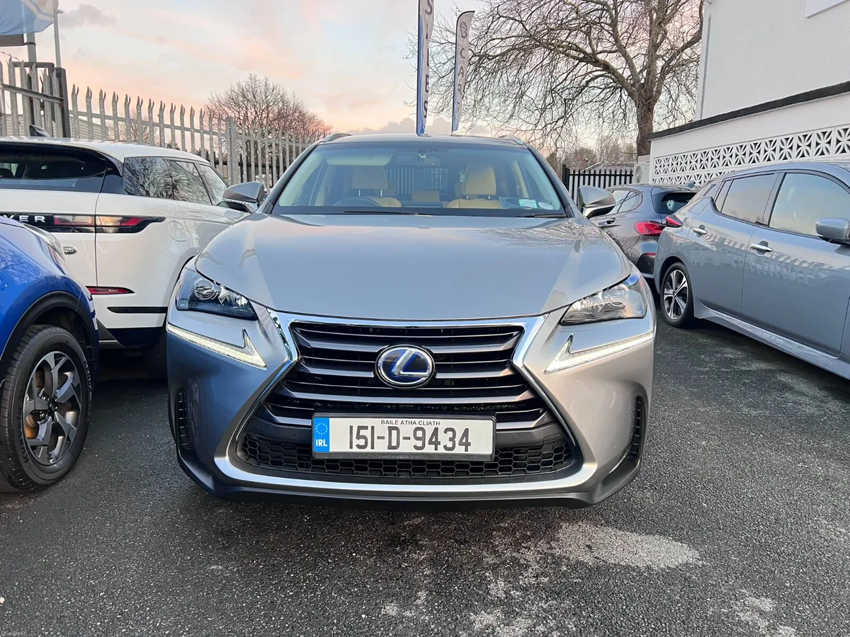 15 Lexus NX 2.5 Hybrid Executive - Image 3