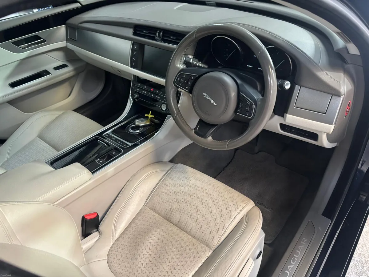 Jaguar XF 2016. 2.0d. PRESTIGE AUTO - Image 4
