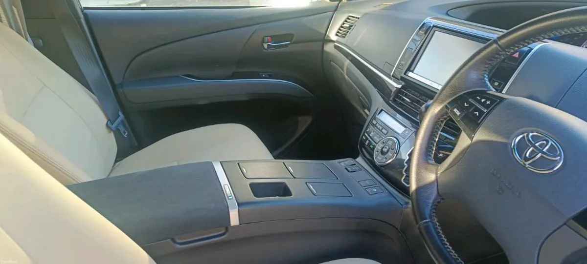 Toyota Estima - Image 5