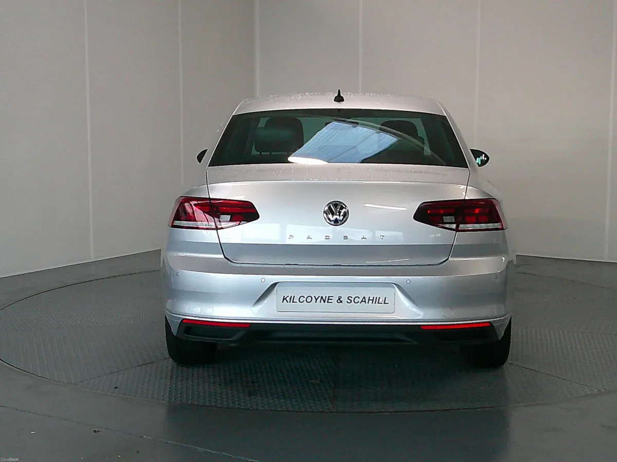Volkswagen Passat 2021 - Image 6