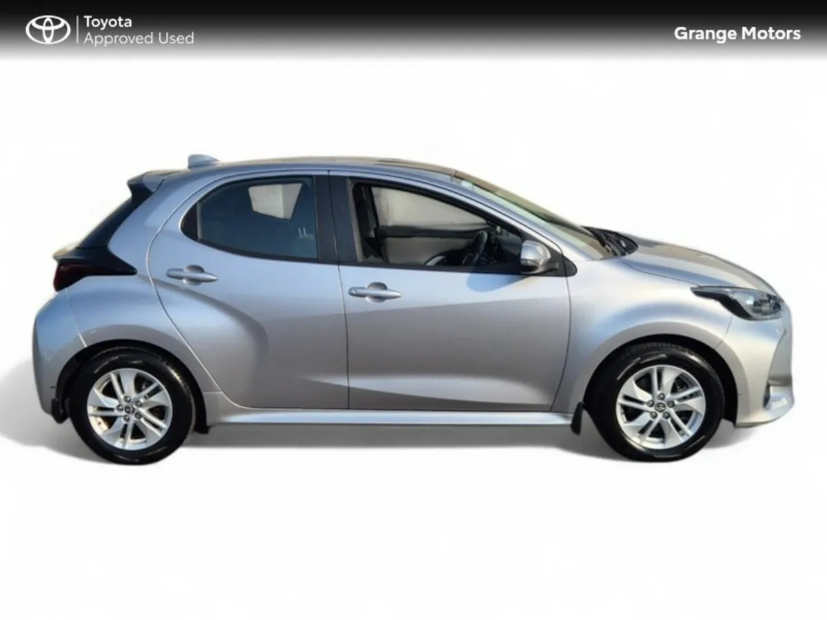 Toyota Yaris 1.5 HYBRID LUNA 5DR - Image 4