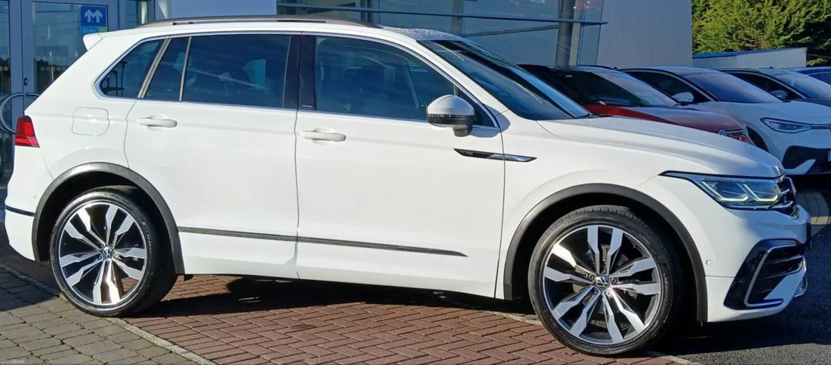 Volkswagen Tiguan R-Line 2.0 TDI 150HP **REAR VIEW - Image 2