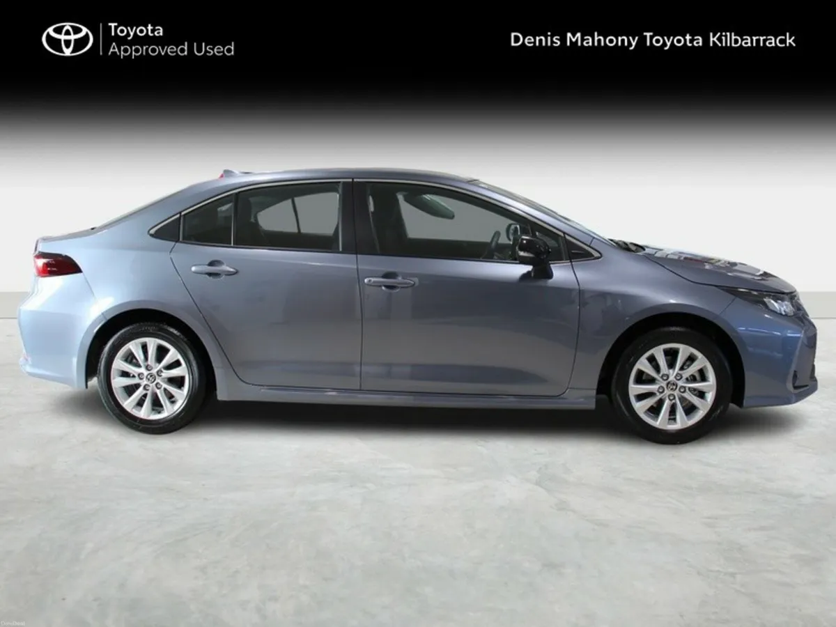 Toyota Corolla Saloon - Image 3