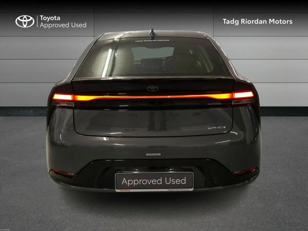 Toyota Prius PLUG-IN HYBRID - Image 4