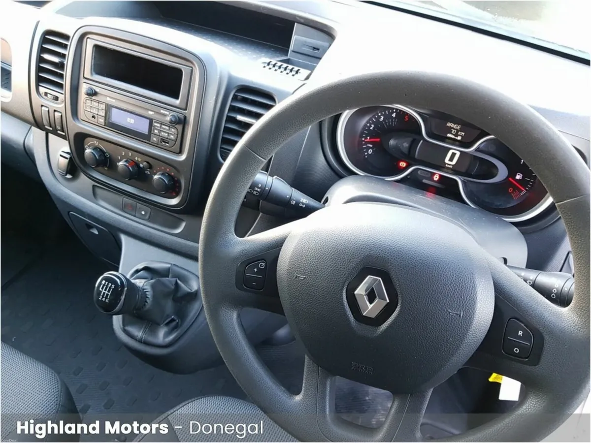 Renault Trafic TRAFIC LL30 ENERGY DCI 120 BUS - Image 2