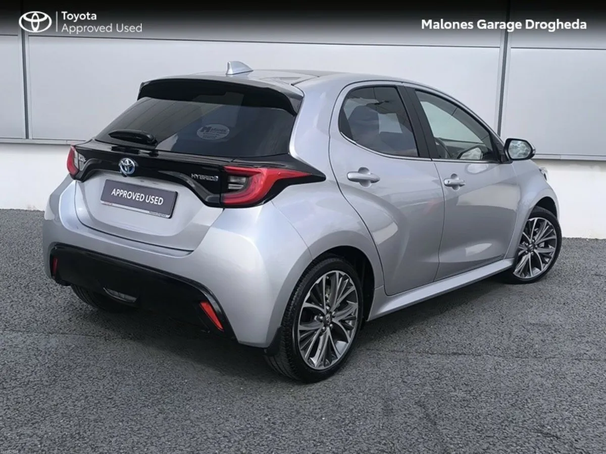 Toyota Yaris 1.5 Hybrid Platinum *Panoramic Roof* - Image 2