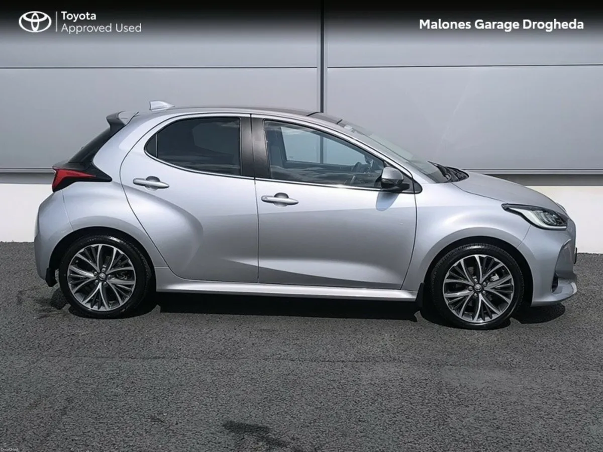 Toyota Yaris 1.5 Hybrid Platinum *Panoramic Roof* - Image 3