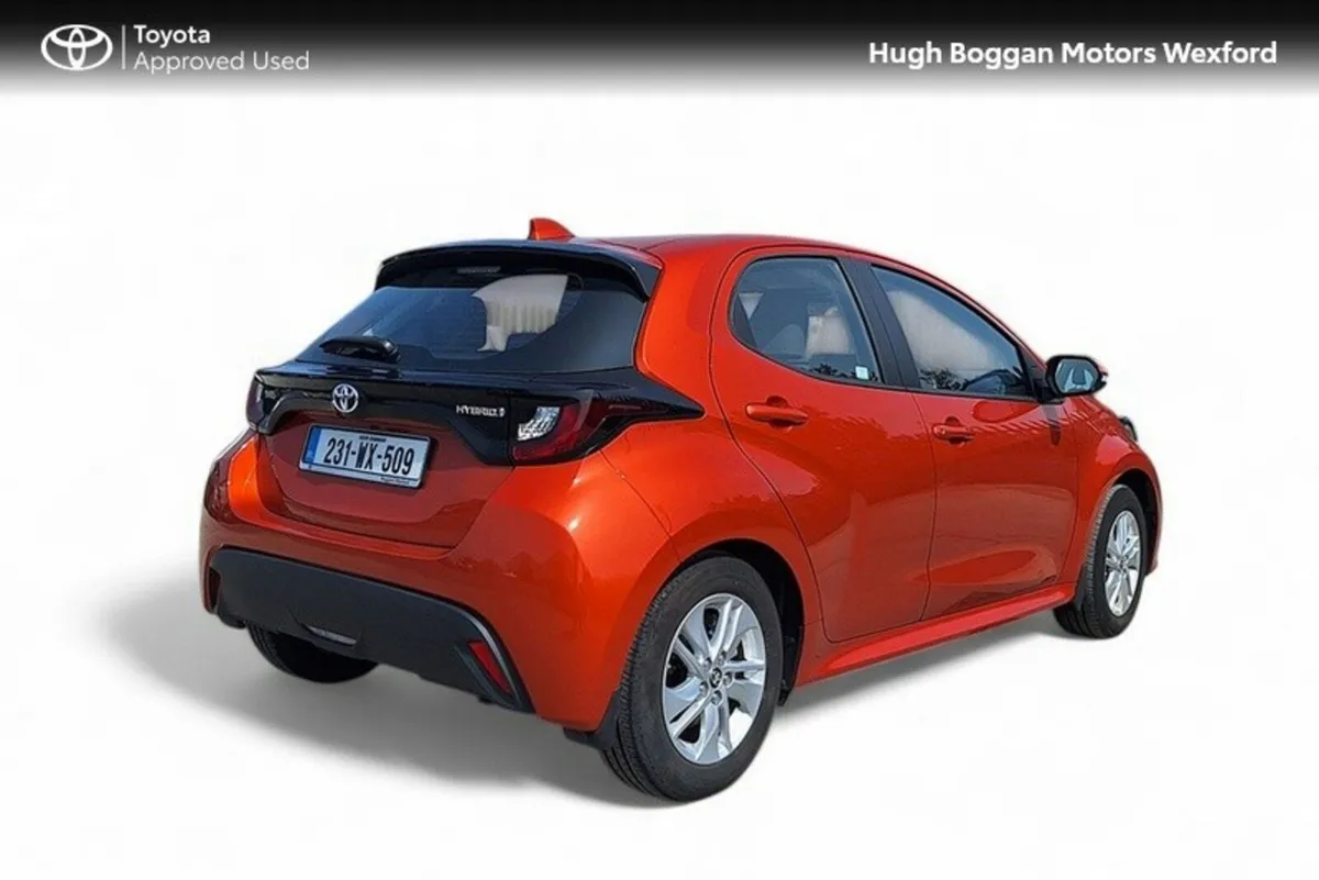 Toyota Yaris HYBRID LUNA, RIDICOUSLY LOW MILEAGE!! - Image 2