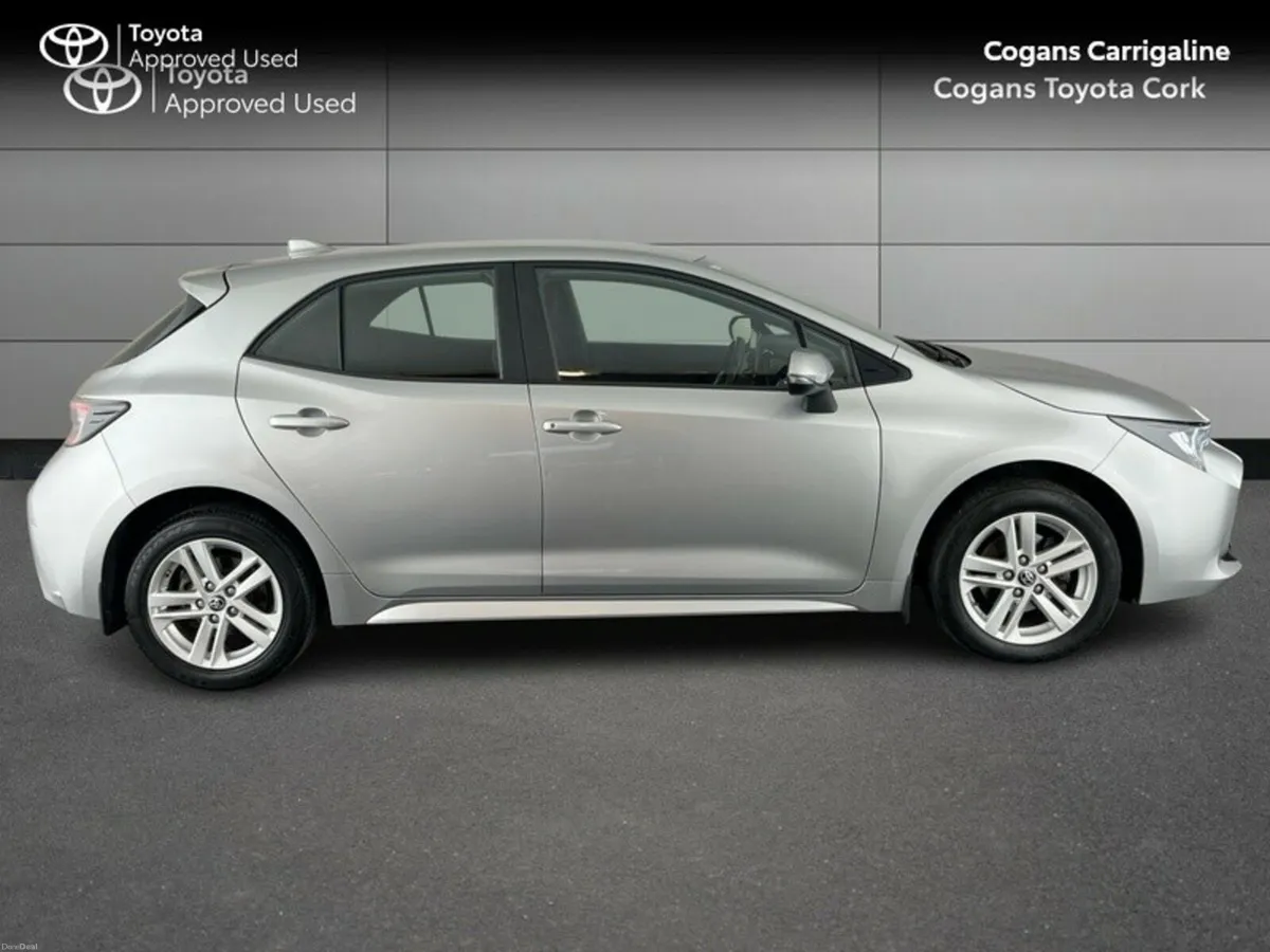 Toyota Corolla LUNA H/B 4DR AUTO HYBRID - Image 3