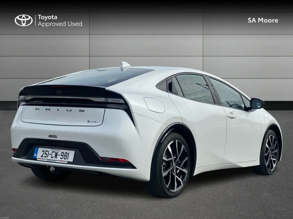 Toyota Prius PLUG-IN HYBRID with LEATHER - Image 2