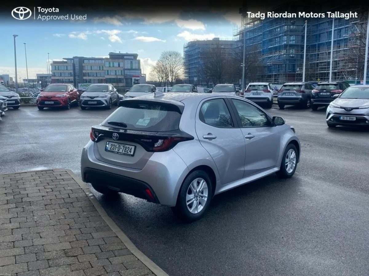 Toyota Yaris 1.5 HYBRID LUNA 4DR AUTO - Image 2