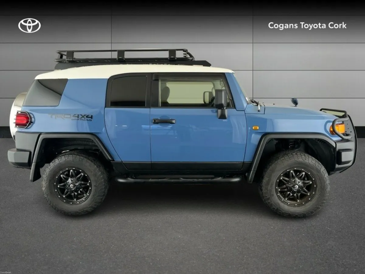 Toyota Land Cruiser FJ V6 - Image 3