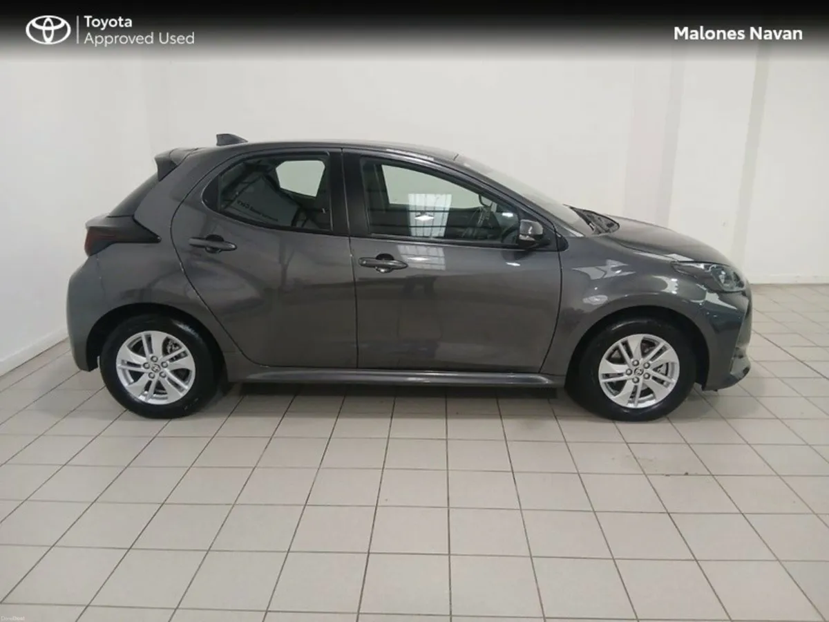 Toyota Yaris Yaris Hybrid 1.5 Luna - Image 3