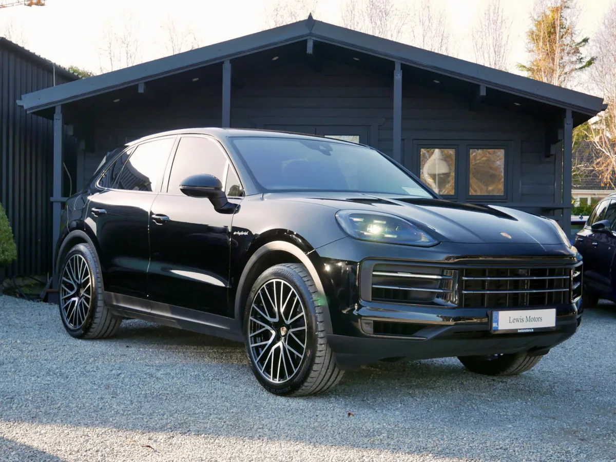 2024 Porsche Cayenne Hybrid, Sunroof, Bose, TowBar - Image 1