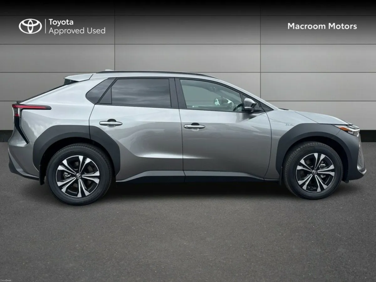 Toyota bZ4X BZ4X SPORT FWD - Image 3