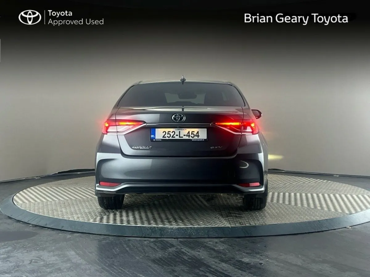 Toyota Corolla LUNA SPORT Saloon - Image 4