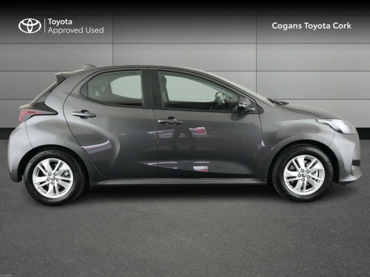 Toyota Yaris Hybrid Luna - Image 3