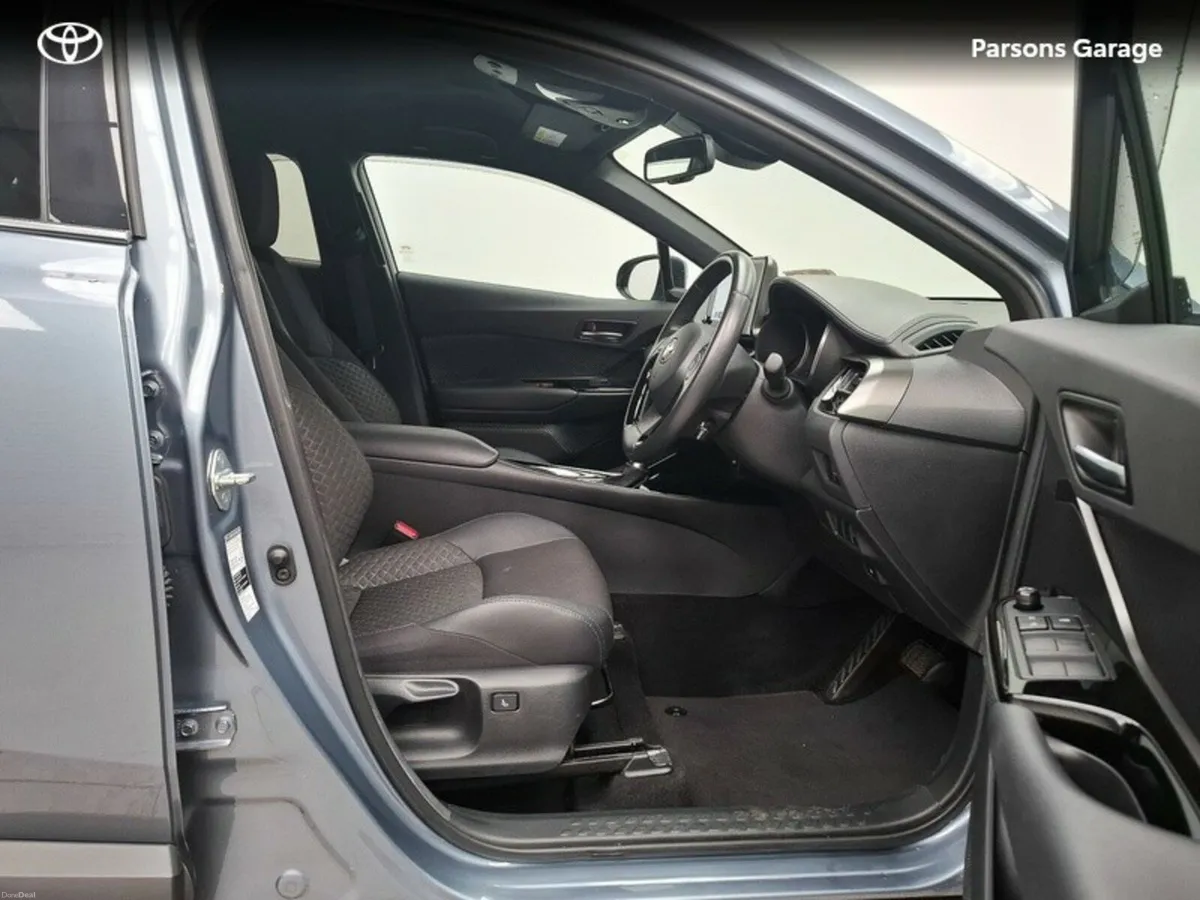 Toyota C-HR 1.8 Petrol Hybrid Sport - Image 6