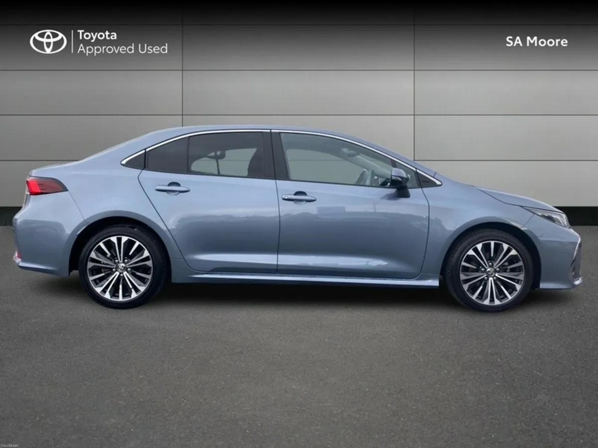 Toyota Corolla LUNA SPORT SALOON - Image 3
