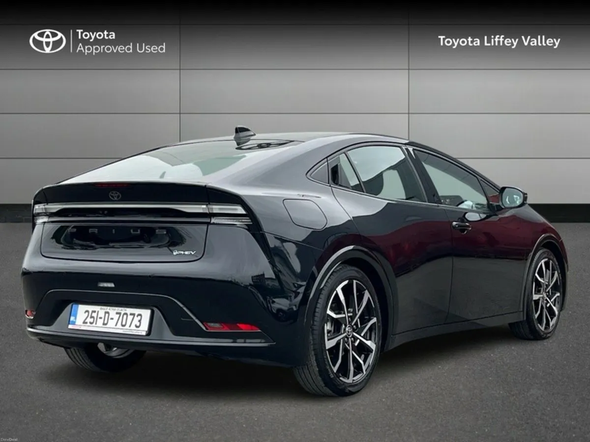 Toyota Prius PRIUS PLUG-IN HYBRID - Image 2