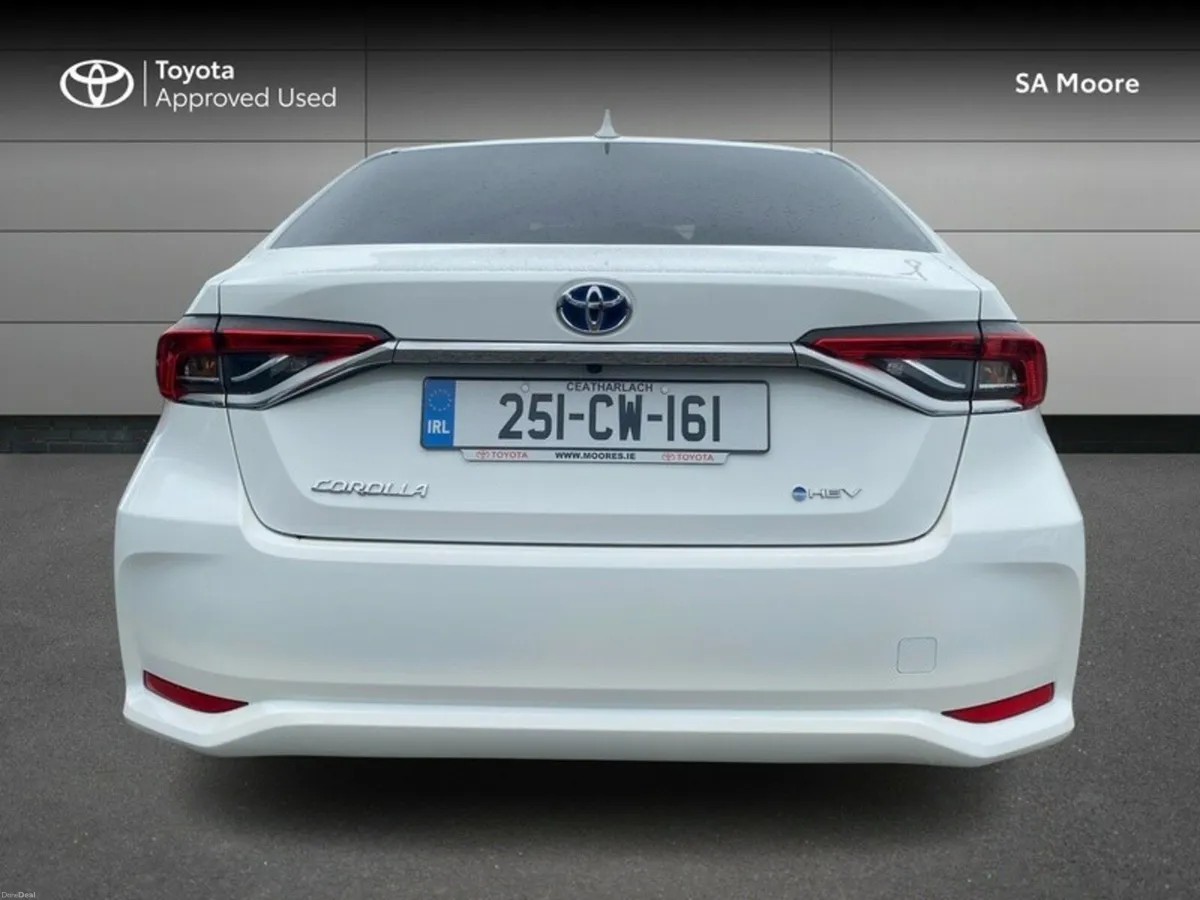 Toyota Corolla HYBRID LUNA SPORT SALOON - Image 4