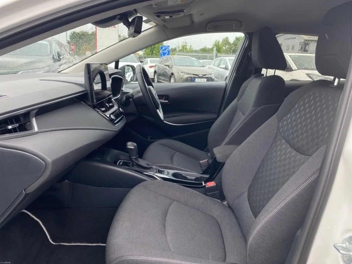 Toyota Corolla HYBRID LUNA SPORT SALOON - Image 6