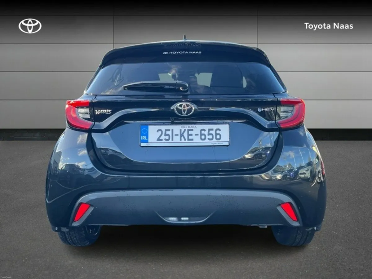 Toyota Yaris YARIS HYBRID LUNA SPORT - Image 4