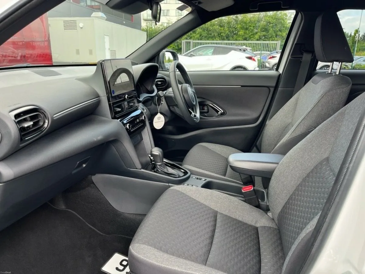 Toyota Yaris Cross YARIS CROSS L-SPORT MONO - Image 6