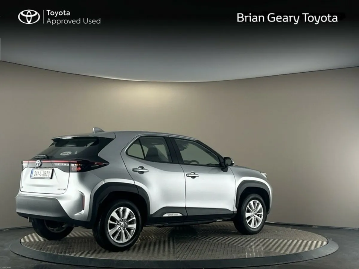 Toyota Yaris Cross HYBRID LUNA - Image 2