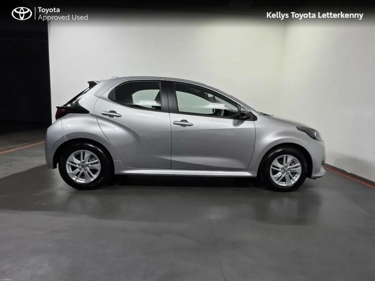 Toyota Yaris Yaris Hybrid 115 Luna #68 - Image 3