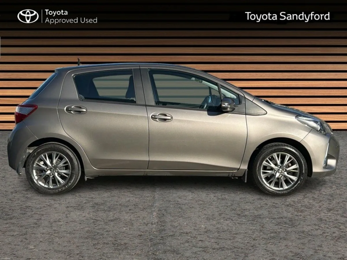 Toyota Yaris 1.0 5DR LUNA // REAR CAMERA // BLUETO - Image 3