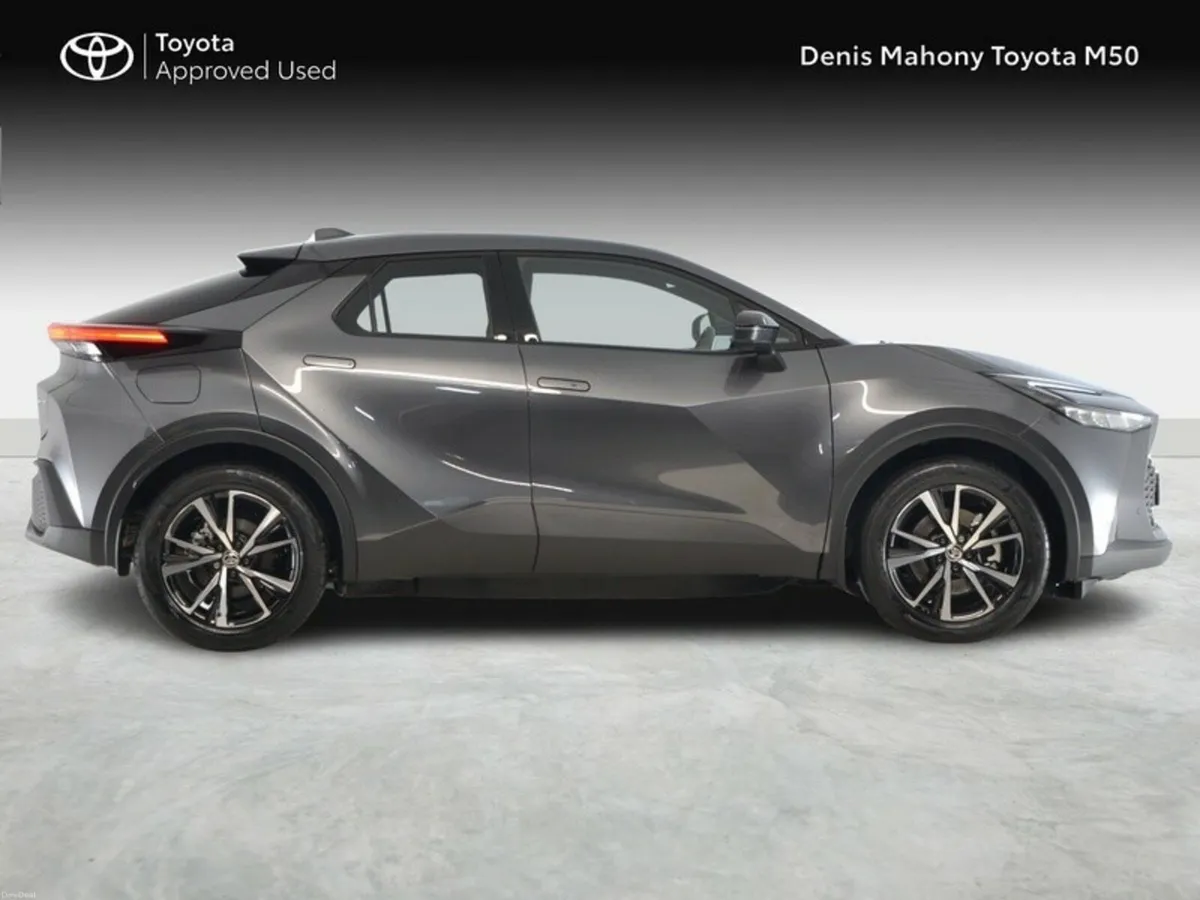 Toyota C-HR Plug-In Hybrid Sport - Image 3
