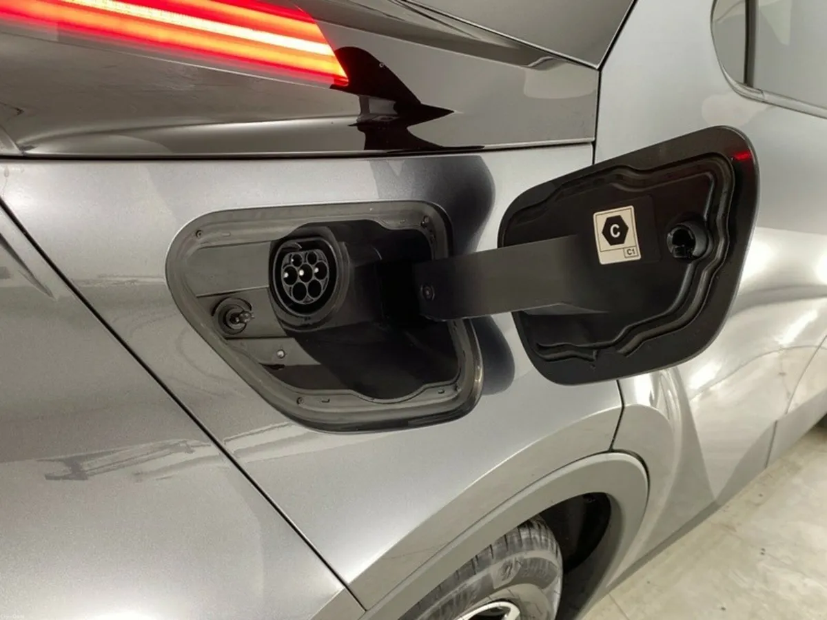 Toyota C-HR Plug-In Hybrid Sport - Image 6