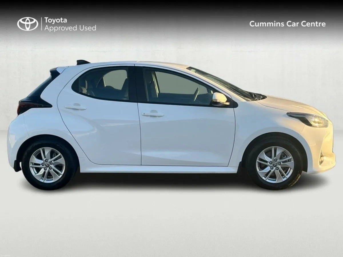 Toyota Yaris YARIS HYBRID 1.5 LUNA - Image 3