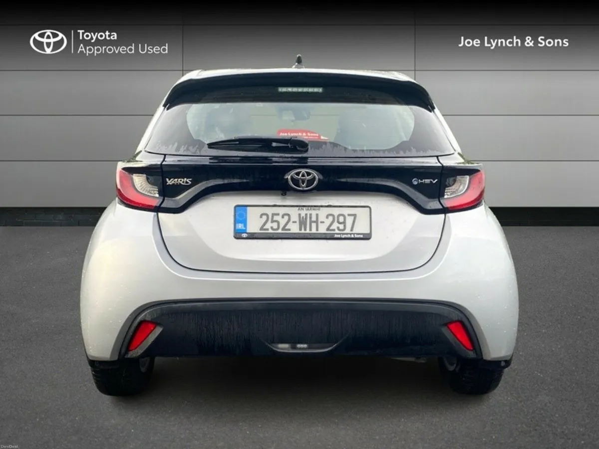 Toyota Yaris YARIS HYBRID 1.5 LUNA - Image 4