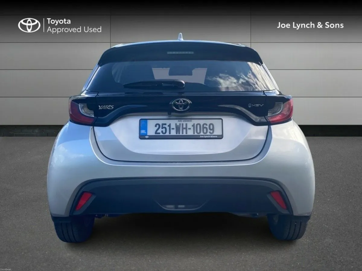 Toyota Yaris Yaris Hybrid 115 Luna - Image 4