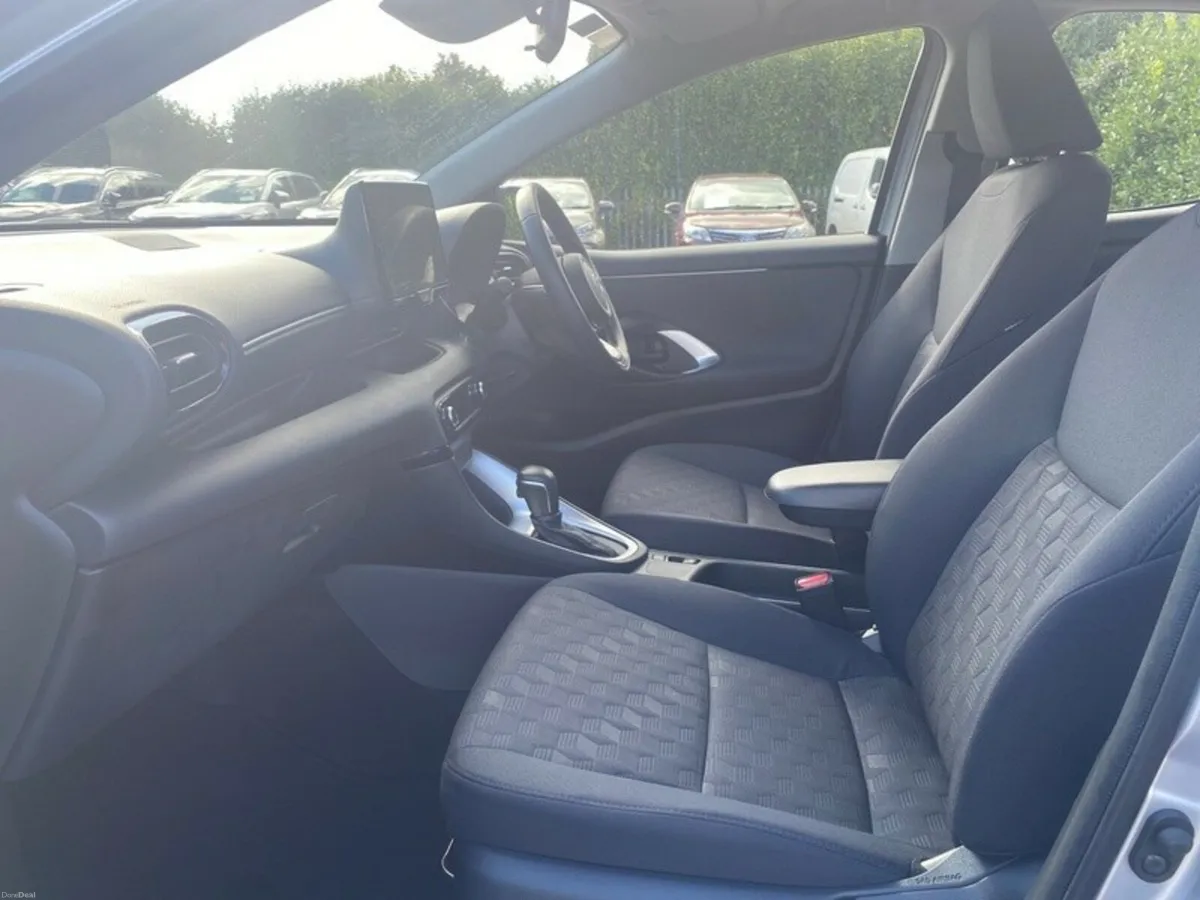 Toyota Yaris Yaris Hybrid 115 Luna - Image 6