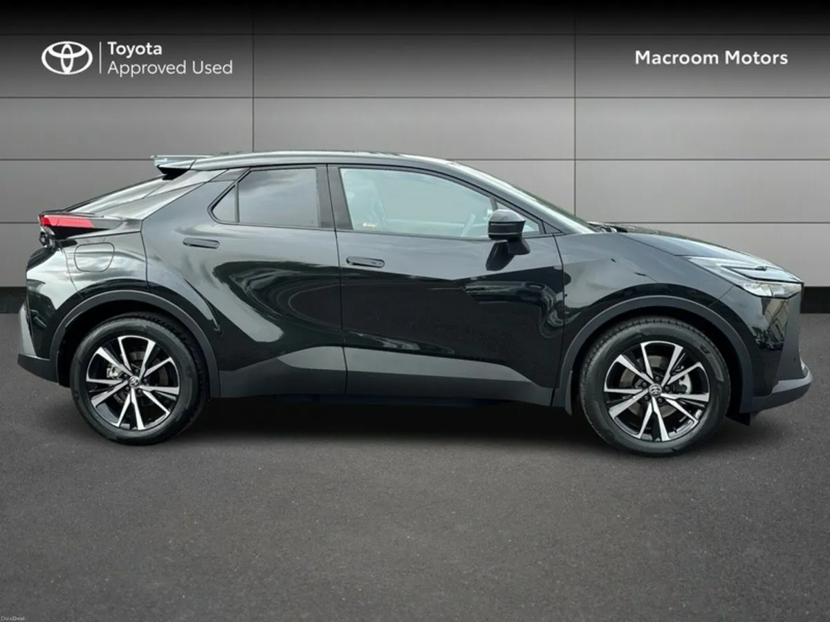 Toyota C-HR FRESH SELECTION OF TRADE-INS C-HR PHEV - Image 3