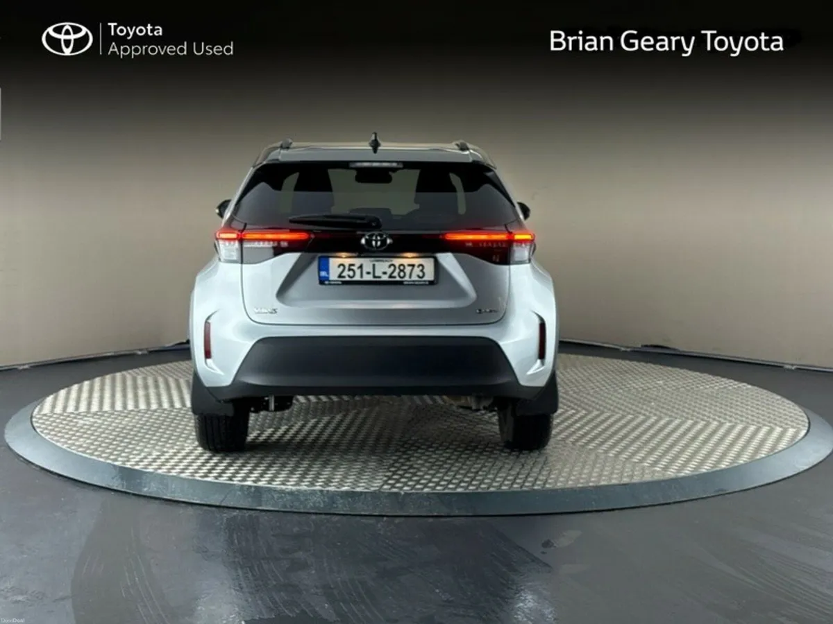 Toyota Yaris Cross HYBRID LUNA SPORT BI-TONE - Image 4