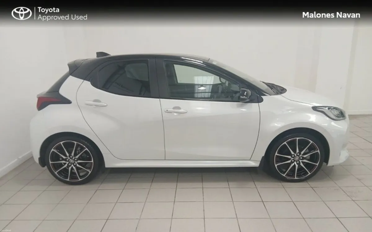 Toyota Yaris YARIS HYBRID GR SPORT - Image 3