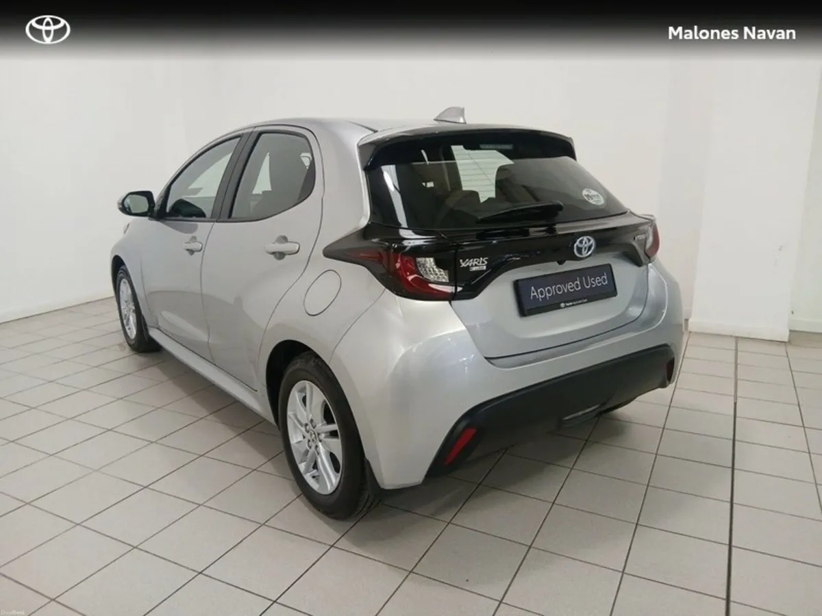 Toyota Yaris YARIS 1.5 HYBRID LUNA - Image 2