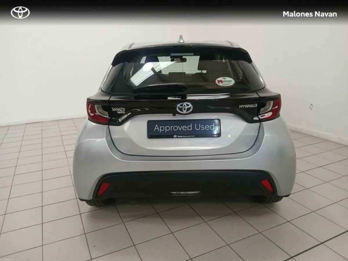 Toyota Yaris YARIS 1.5 HYBRID LUNA - Image 4