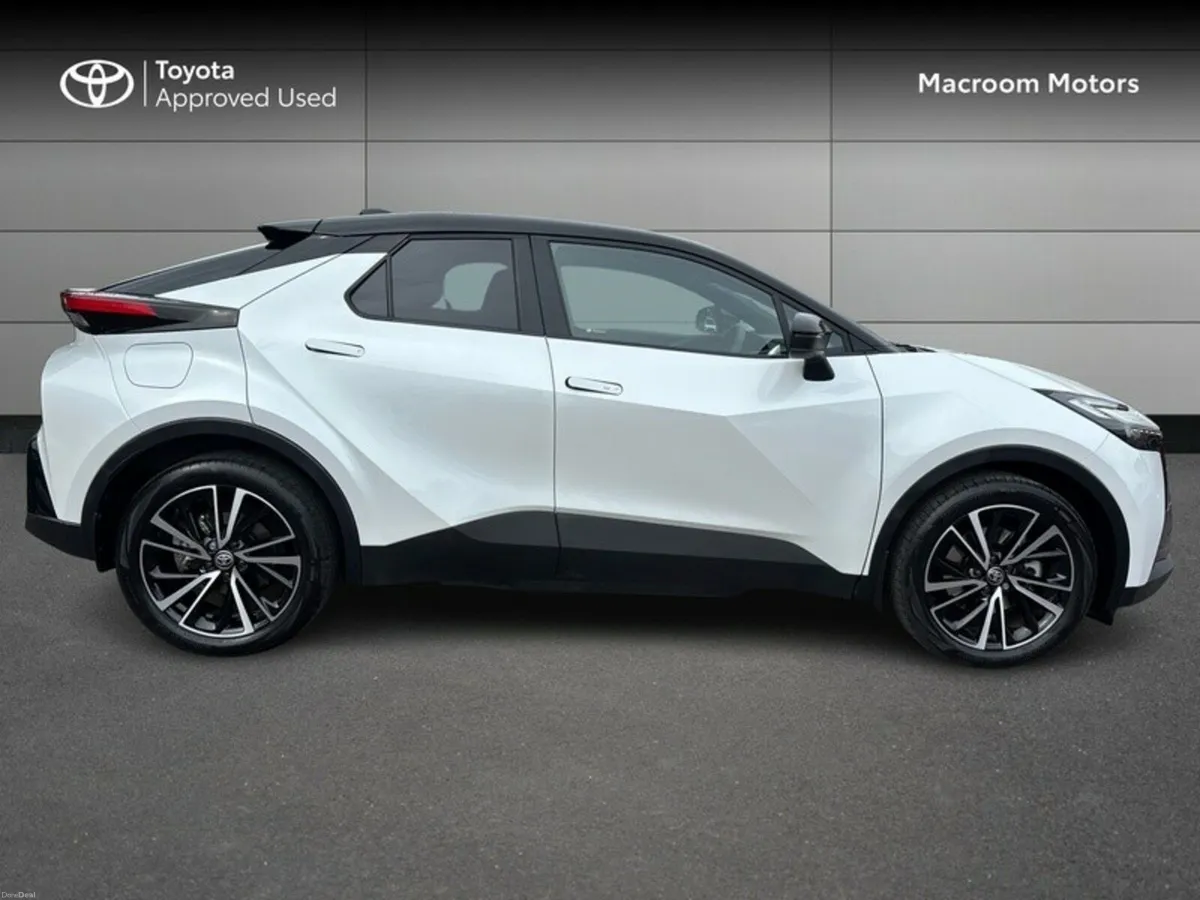 Toyota C-HR FRESH SELECTION OF TRADE-INS C-HR PHEV - Image 3
